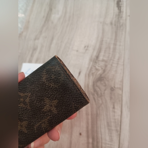 Louis Vuitton Monogram Key Case Holder 4 Key - Picture 5 of 11
